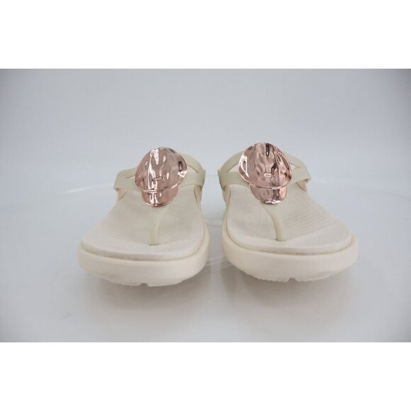 Crocs Girls Sanrah Embelished Sandal Size 4 White Thong Low Wedge Gold Hammered - Picture 3 of 12